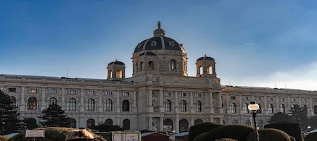 Kunsthistorisches Museum in Vienna with its domed roof and ornate stone façade