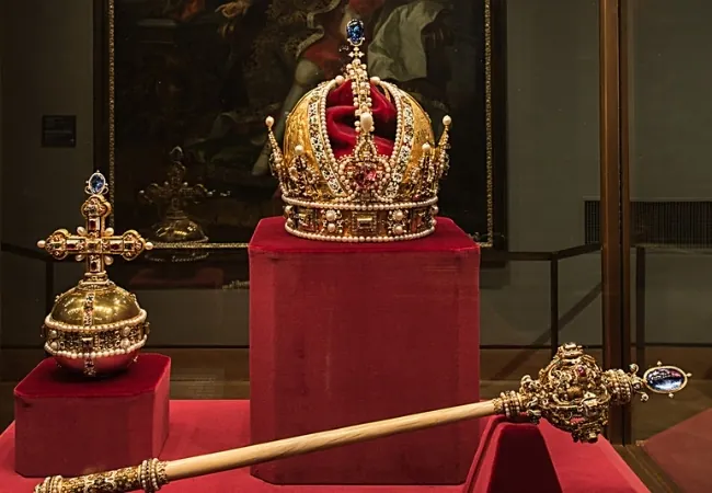 The Imperial Treasury Kaiserliche Schatzkammer 