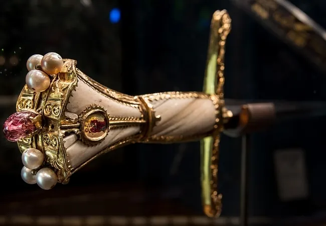 The Imperial Treasury Kaiserliche Schatzkammer 