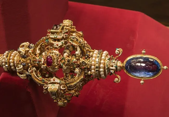 The Imperial Treasury Kaiserliche Schatzkammer 