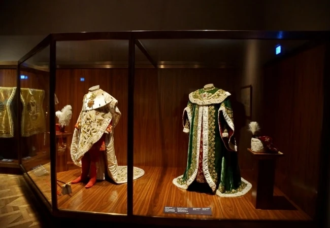 The Imperial Treasury Kaiserliche Schatzkammer 